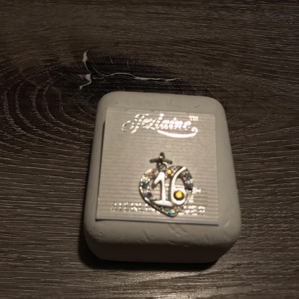 Sweet 16 pendant